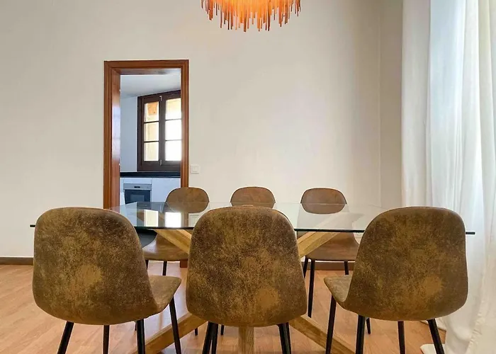 Hostourist Fira Plaza Espana 3 Rooms