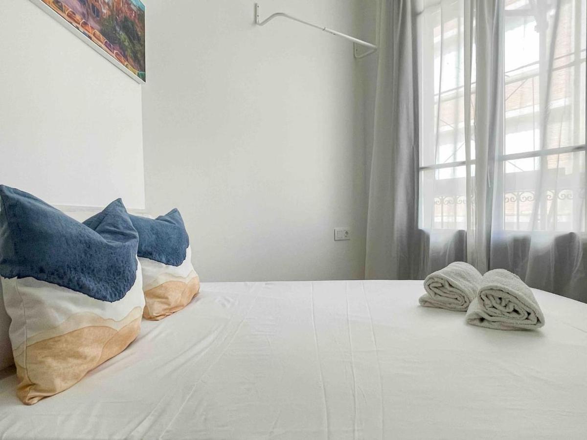 Apartment Hostourist Fira Plaza Espana 3 *