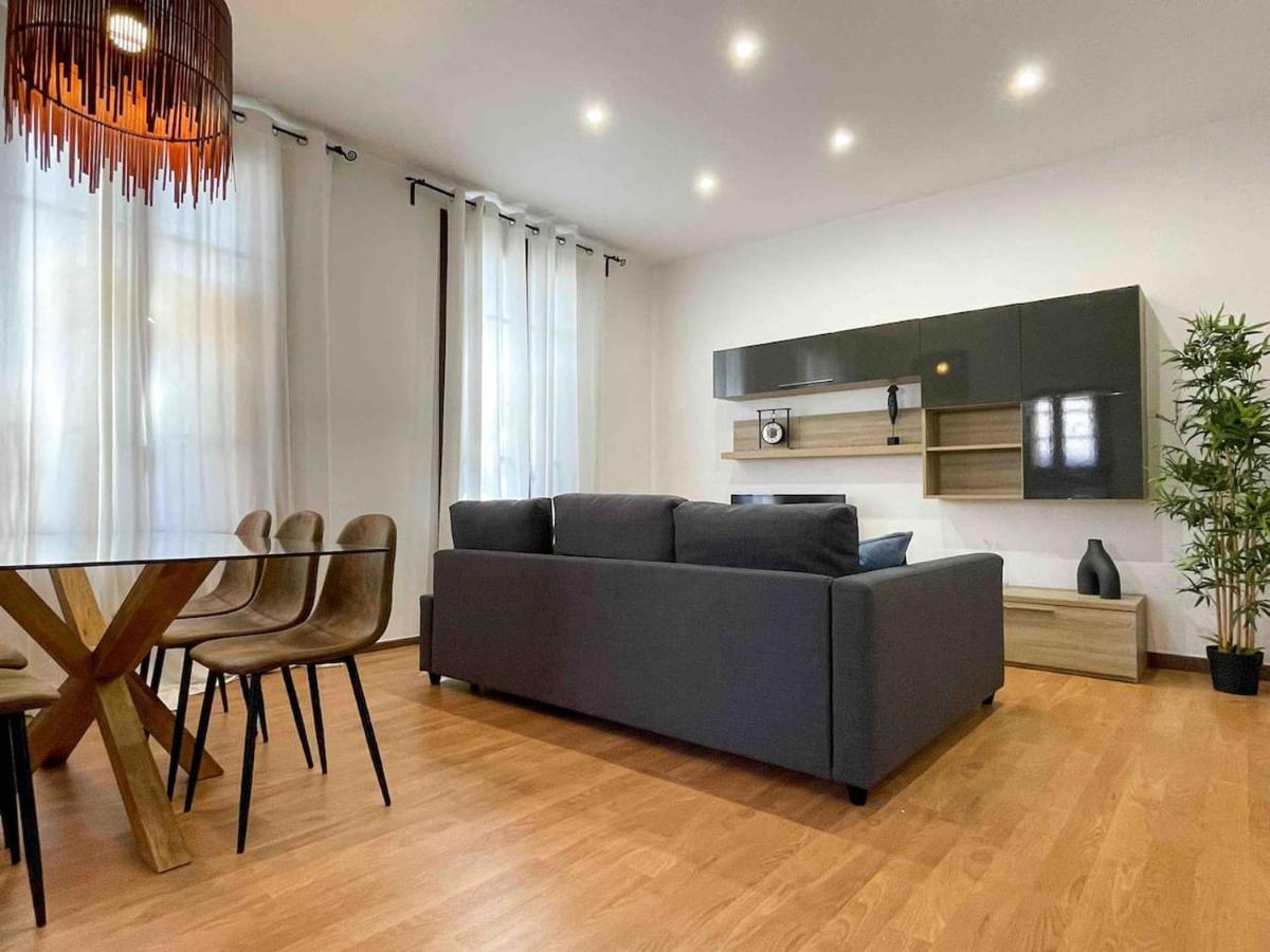 Hostourist Fira Plaza Espana 3 Apartment *